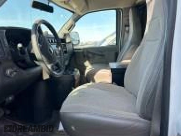 2017 Chevrolet Express Cargo z VIN 1GCWGAFF3H1158281, wystawiony jako IAAI lot #42566227 z przebiegiem 212 348 mil mil oraz . Historia ofert i sprzedaży dostępna na DreamBid. Obrazek 6.