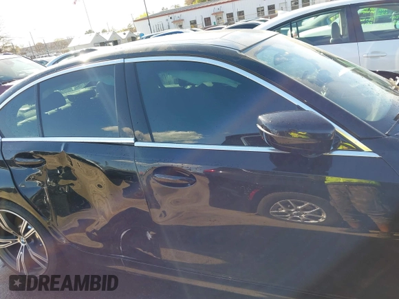2022 BMW 3 Series 330i z VIN 3MW5R1J0XN8C30297, wystawiony jako IAAI lot #41881552 z przebiegiem 42 005 mil mil oraz . Historia ofert i sprzedaży dostępna na DreamBid. Obrazek 13.