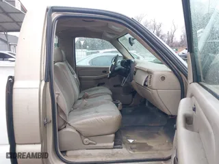 2006 Chevrolet Silverado 1500 Work Truck with VIN 1GCEC14VX6E115841, listed as a IAAI auction lot 41504420 with 316,978 mi miles. Bid and sale history available at carsss.com. Image 5.