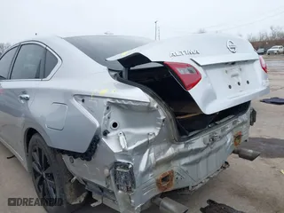 2018 Nissan Altima 2.5 SL with VIN 1N4AL3AP9JC199760, listed as a IAAI auction lot 41449452 with 130,233 mi miles. Bid and sale history available at carsss.com. Image 6.