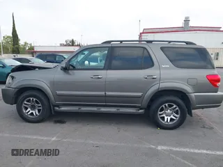 2007 Toyota Sequoia SR5 with VIN 5TDZT34A07S296602, listed as a IAAI auction lot 42067710 with 180,685 mi miles. Bid and sale history available at carsss.com. Image 14.