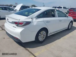 2017 Hyundai Sonata Hybrid SE with VIN KMHE24L35HA075551, listed as a IAAI auction lot 41666119 with 28,951 mi miles. Bid and sale history available at carsss.com. Image 4.