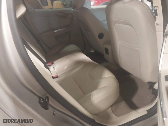 2013 Volvo XC60 T6 with VIN YV4902DZ9D2447347, listed as a IAAI auction lot 41791033 with 165,112 mi miles. Bid and sale history available at carsss.com. Image 8.