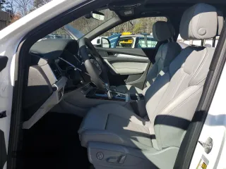 2025 Audi Q5 S line Premium z VIN WA1GAAFY0S2020331, wystawiony jako Copart lot #45718875 z przebiegiem 7314 mil mil oraz Tytuł czysty. Historia ofert i sprzedaży dostępna na DreamBid. Obrazek 7.