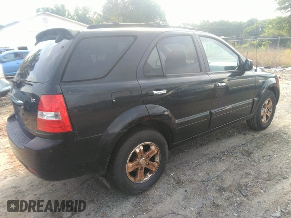 2007 Kia Sorento LX z VIN KNDJD736575665717, wystawiony jako IAAI lot #42383426 z przebiegiem 242 401 mil mil oraz . Historia ofert i sprzedaży dostępna na DreamBid. Obrazek 4.