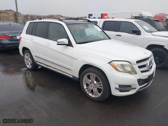 2013 Mercedes-Benz GLK-Class GLK 350 with VIN WDCGG5HB6DG105355, listed as a IAAI auction lot 41935373 with 156,402 mi miles. Bid and sale history available at carsss.com. Image 1.