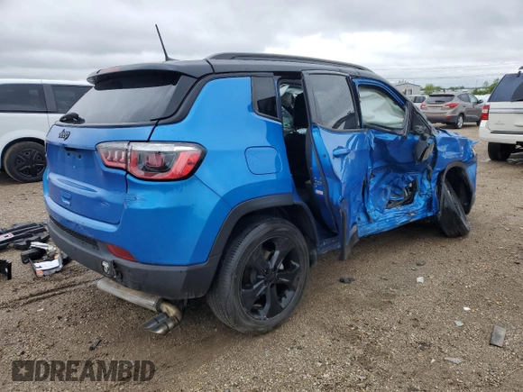 2020 Jeep Compass Latitude z VIN 3C4NJCBB4LT102329, wystawiony jako Copart lot #57476875 z przebiegiem Nie podano mil oraz Szkoda całkowita • Salvage title. Historia ofert i sprzedaży dostępna na DreamBid. Obrazek 3.