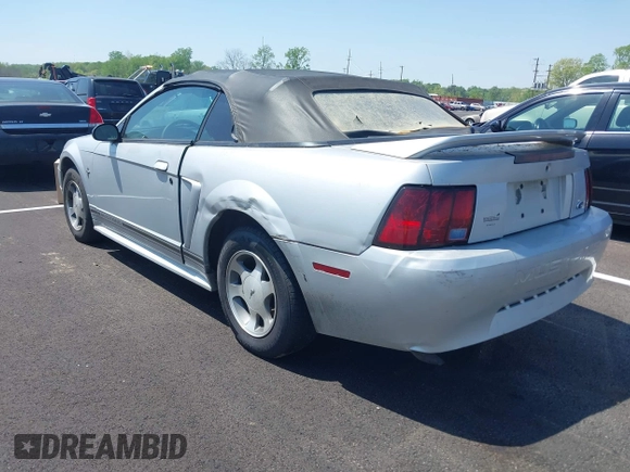 2000 Ford Mustang with VIN 1FAFP4444YF187140, listed as a IAAI auction lot 42002117 with 1 mi miles. Bid and sale history available at carsss.com. Image 3.