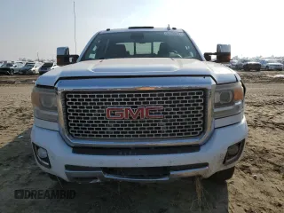 2015 GMC Sierra 3500HD Denali z VIN 1GT424E81FF659731, wystawiony jako Copart lot #83586924 z przebiegiem 182 534 mil mil oraz Szkoda całkowita • Salvage title. Historia ofert i sprzedaży dostępna na DreamBid. Obrazek 5.
