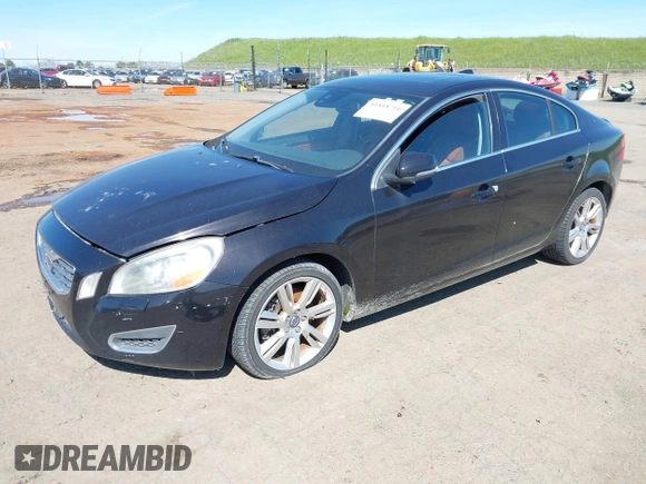 2011 Volvo S60 z VIN YV1902FH4B2005400, wystawiony jako IAAI lot #41858710 z przebiegiem 164 408 mil mil oraz . Historia ofert i sprzedaży dostępna na DreamBid. Obrazek 2.