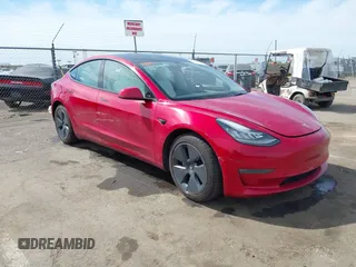 2022 Tesla Model 3 Long Range z VIN 5YJ3E1EB2NF260780, wystawiony jako IAAI lot #42018319 z przebiegiem 48 920 mil mil oraz . Historia ofert i sprzedaży dostępna na DreamBid. Obrazek 1.