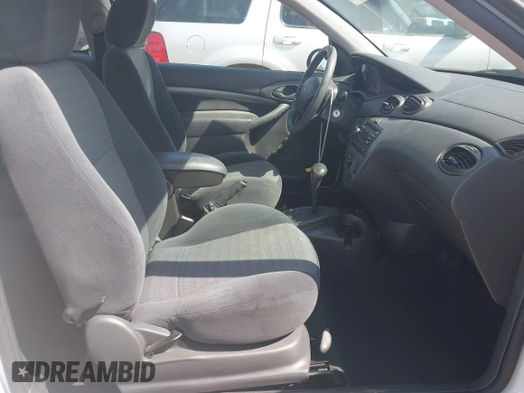 2001 Ford Focus ZX3 z VIN 3FAFP31381R210045, wystawiony jako IAAI lot #41912083 z przebiegiem 52 931 mil mil oraz . Historia ofert i sprzedaży dostępna na DreamBid. Obrazek 5.