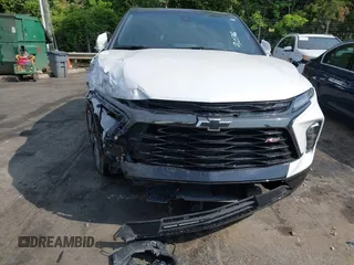2024 Chevrolet Blazer RS z VIN 3GNKBKRSXRS143036, wystawiony jako IAAI lot #42117715 z przebiegiem 16 093 mil mil oraz . Historia ofert i sprzedaży dostępna na DreamBid. Obrazek 6.