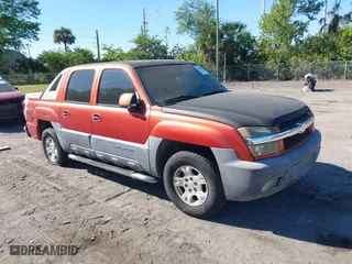 2003 Chevrolet Avalanche with VIN 3GNEC13T03G103337, listed as a IAAI auction lot 41839884 with 232,309 mi miles. Bid and sale history available at carsss.com. Image 1.