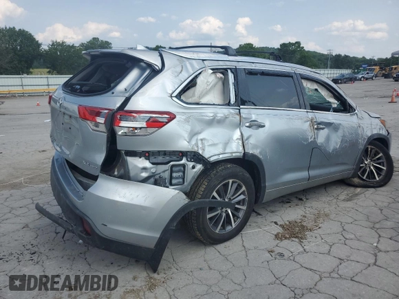 2018 Toyota Highlander SE with VIN 5TDJZRFH1JS527037, listed as a Copart auction lot 60348635 with 56,207 mi miles and Salvage title. Bid and sale history available at DreamBid. Image 3.