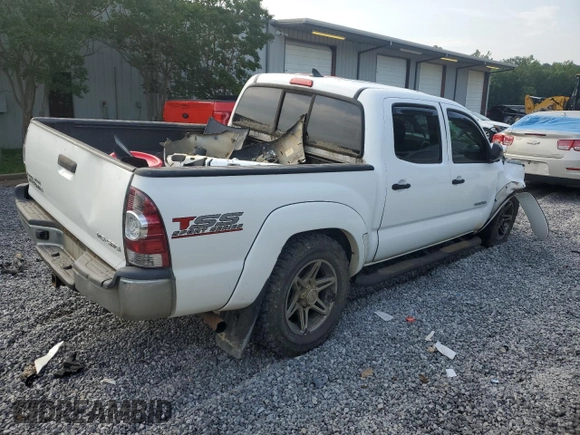 2015 Toyota Tacoma с VIN 5TFLU4EN3FX132165, выставлен на аукционе Copart как лот 62501525 с пробегом 180 887 миль миль и Списание • Salvage title. История ставок и продаж доступна на DreamBid. Изображение 3.