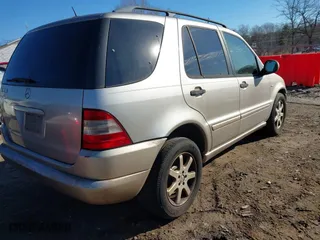 2001 Mercedes-Benz M-Class with VIN 4JGAB72E51A247926, listed as a IAAI auction lot 41277111 with 208,817 mi miles. Bid and sale history available at carsss.com. Image 4.