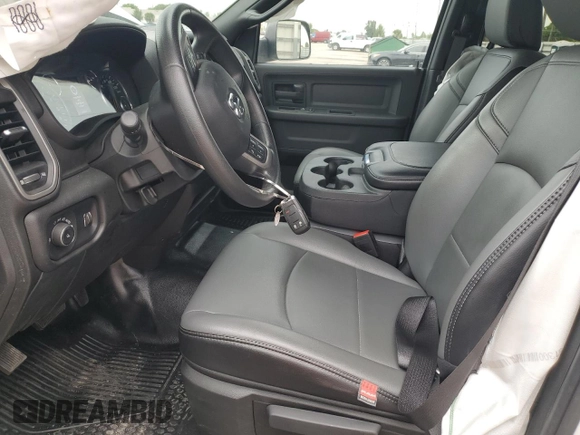 2022 Ram 2500 Tradesman z VIN 3C6UR5CJ2NG441695, wystawiony jako Copart lot #55985655 z przebiegiem 2 632 mil mil oraz Szkoda całkowita • Salvage title. Historia ofert i sprzedaży dostępna na DreamBid. Obrazek 7.