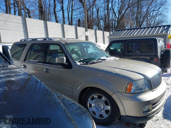 2006 Lincoln Navigator Luxury with VIN 5LMFU28586LJ04892, listed as a IAAI auction lot 41395303 with 124,248 mi miles. Bid and sale history available at carsss.com. Image 14.