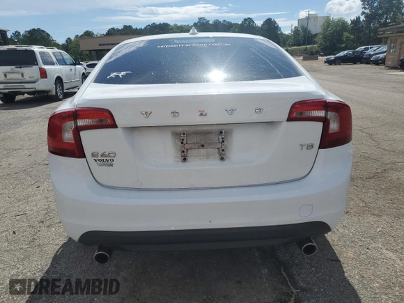 2013 Volvo S60 T5 Premier z VIN YV1612FS2D1218429, wystawiony jako Copart lot #57075845 z przebiegiem 82 846 mil mil oraz Czysty tytuł • Clean title. Historia ofert i sprzedaży dostępna na DreamBid. Obrazek 6.