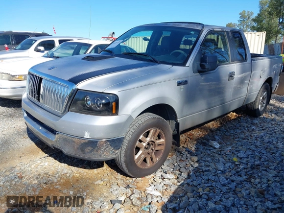 2005 Ford F-150 STX with VIN 1FTRX12W95NB42772, listed as a IAAI auction lot 41826733 with 224,266 mi miles. Bid and sale history available at carsss.com. Image 2.