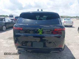 2024 Land Rover Range Rover Sport Dynamic SE z VIN SAL1L9FU8RA178264, wystawiony jako IAAI lot #41921344 z przebiegiem 9 851 mil mil oraz . Historia ofert i sprzedaży dostępna na DreamBid. Obrazek 17.