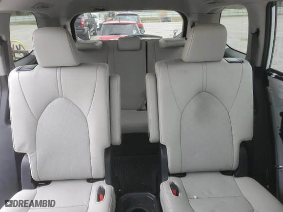 2024 Toyota Grand Highlander XLE with VIN 5TDAAAB57RS020210, listed as a Copart auction lot 78183154 with 10,592 mi miles and Salvage Title. Bid and sale history available at carsss.com. Image 10.