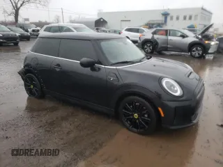 2023 MINI Hardtop Cooper SE z VIN WMW13DJ04P2U22804, wystawiony jako Copart lot #51372015 z przebiegiem 30 903 mil mil oraz Szkoda całkowita • Salvage title. Historia ofert i sprzedaży dostępna na DreamBid. Obrazek 4.