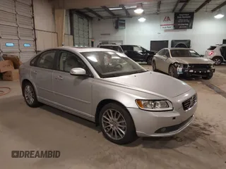 2009 Volvo S40 2.4L with VIN YV1MS382392461949, listed as a IAAI auction lot 41711093 with 175,535 mi miles. Bid and sale history available at carsss.com. Image 1.