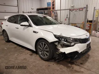 2019 Kia Optima LX with VIN 5XXGT4L38KG369502, listed as a IAAI auction lot 39820086 with 117,802 mi miles. Bid and sale history available at carsss.com. Image 1.