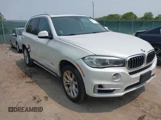2015 BMW X5 xDrive35i z VIN 5UXKR0C50F0K52375, wystawiony jako IAAI lot #42422363 z przebiegiem 137 940 mil mil oraz . Historia ofert i sprzedaży dostępna na DreamBid. Obrazek 1.