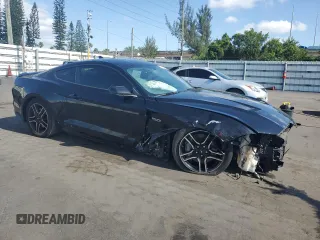 2020 Ford Mustang GT z VIN 1FA6P8CF8L5136040, wystawiony jako Copart lot #56015965 z przebiegiem 67 571 mil mil oraz Nie do naprawy • Non repairable. Historia ofert i sprzedaży dostępna na DreamBid. Obrazek 4.