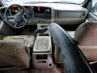 2001 Chevrolet Suburban LS with VIN 3GNEC16T31G203148, listed as a Copart auction lot 42713955 with 323,762 mi miles and Salvage Title. Bid and sale history available at carsss.com. Image 8.