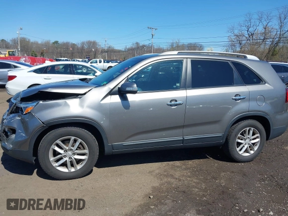 2015 Kia Sorento LX with VIN 5XYKT4A60FG606279, listed as a IAAI auction lot 41972303 with 123,033 mi miles. Bid and sale history available at carsss.com. Image 18.