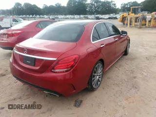 2017 Mercedes-Benz C 300 z VIN 55SWF4JB9HU211905, wystawiony jako IAAI lot #42258304 z przebiegiem 89 308 mil mil oraz . Historia ofert i sprzedaży dostępna na DreamBid. Obrazek 4.