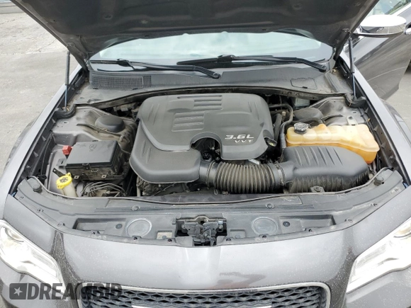 2018 Chrysler 300 Touring L z VIN 2C3CCAAG4JH317108, wystawiony jako Copart lot #55472305 z przebiegiem 70 977 mil mil oraz Szkoda całkowita • Salvage title. Historia ofert i sprzedaży dostępna na DreamBid. Obrazek 11.