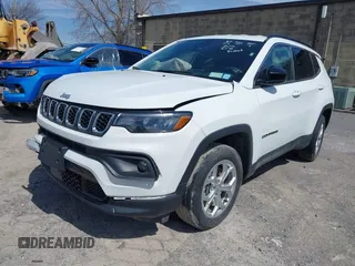 2024 Jeep Compass Latitude with VIN 3C4NJDBN5RT109413, listed as a IAAI auction lot 41987069 with 19,118 mi miles and . Bid and sale history available at DreamBid. Image 18.