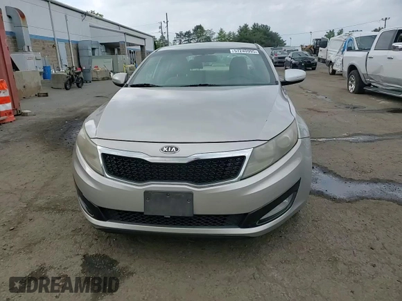 2012 Kia Optima LX z VIN 5XXGM4A70CG070588, wystawiony jako Copart lot #57240995 z przebiegiem 137 601 mil mil oraz Szkoda całkowita • Salvage title. Historia ofert i sprzedaży dostępna na DreamBid. Obrazek 13.
