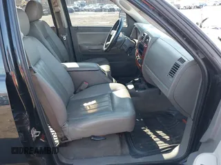 2005 Dodge Dakota SLT z VIN 1D7HW48N25S178373, wystawiony jako IAAI lot #41815561 z przebiegiem 148 112 mil mil oraz . Historia ofert i sprzedaży dostępna na DreamBid. Obrazek 5.