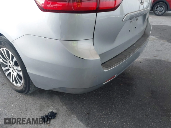 2018 Toyota Sienna XLE Auto Access Seat with VIN 5TDYZ3DC4JS904639, listed as a IAAI auction lot 41905251 with 179,989 mi miles. Bid and sale history available at carsss.com. Image 20.