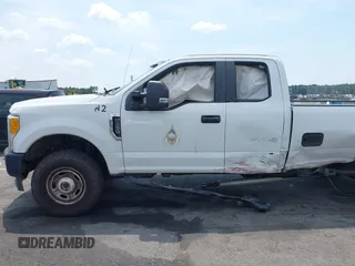2017 Ford F-250 XLT с VIN 1FT7X2B62HEE58337, выставлен на аукционе IAAI как лот 42553732 с пробегом 136 291 миль миль и . История ставок и продаж доступна на DreamBid. Изображение 21.