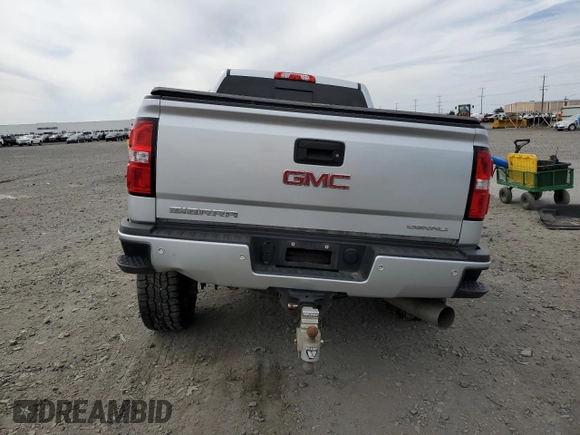 2018 GMC Sierra 2500HD Denali z VIN 1GT12UEY3JF257611, wystawiony jako Copart lot #56377575 z przebiegiem 94 325 mil mil oraz Szkoda całkowita • Salvage title. Historia ofert i sprzedaży dostępna na DreamBid. Obrazek 6.