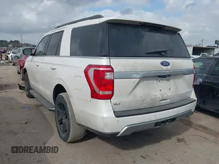 2019 Ford Expedition XLT with VIN 1FMJU1HT9KEA81854, listed as a IAAI auction lot 41462070 with 83,087 mi miles. Bid and sale history available at carsss.com. Image 3.
