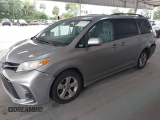 2018 Toyota Sienna LE Auto Access Seat с VIN 5TDKZ3DC4JS942314, выставлен на аукционе IAAI как лот 42230878 с пробегом 245 789 миль миль и . История ставок и продаж доступна на DreamBid. Изображение 2.