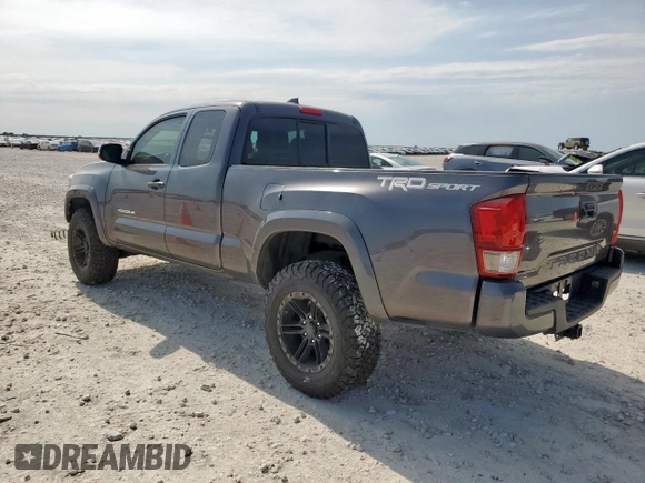 2017 Toyota Tacoma SR5 z VIN 5TFRZ5CNXHX025315, wystawiony jako Copart lot #57901395 z przebiegiem 158 197 mil mil oraz Szkoda całkowita • Salvage title. Historia ofert i sprzedaży dostępna na DreamBid. Obrazek 2.