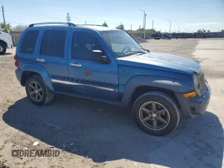 2005 Jeep Liberty Limited with VIN 1J4GK58K35W625406, listed as a Copart auction lot 46988565 with 223,860 mi miles and Salvage Title. Bid and sale history available at carsss.com. Image 4.