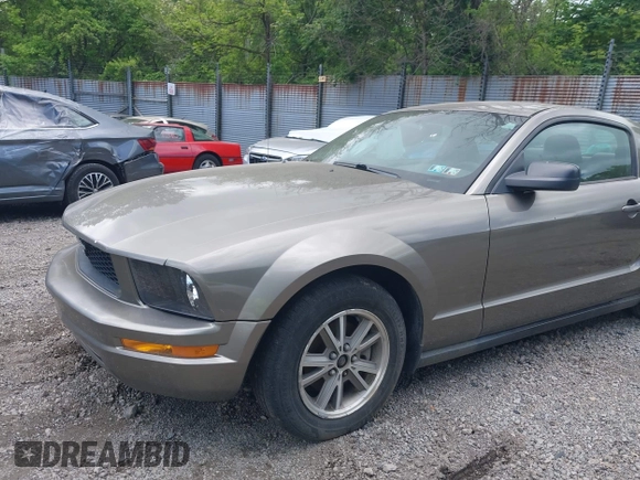 2005 Ford Mustang Deluxe z VIN 1ZVFT80N355160005, wystawiony jako IAAI lot #42288228 z przebiegiem 152 140 mil mil oraz . Historia ofert i sprzedaży dostępna na DreamBid. Obrazek 13.