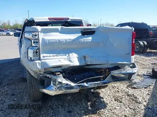 2024 Chevrolet Silverado 1500 LT with VIN 2GCUDDED7R1254458, listed as a IAAI auction lot 41999936 with 3,831 mi miles. Bid and sale history available at carsss.com. Image 18.