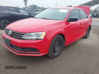 2015 Volkswagen Jetta S z VIN 3VW1K7AJ1FM302365, wystawiony jako IAAI lot #42282246 z przebiegiem 131 405 mil mil oraz . Historia ofert i sprzedaży dostępna na DreamBid. Obrazek 2.