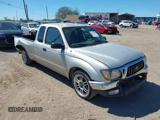 2002 Toyota Tacoma z VIN 5TEVL52N42Z881579, wystawiony jako IAAI lot #41744089 z przebiegiem 131 262 mil mil oraz . Historia ofert i sprzedaży dostępna na DreamBid. Obrazek 1.